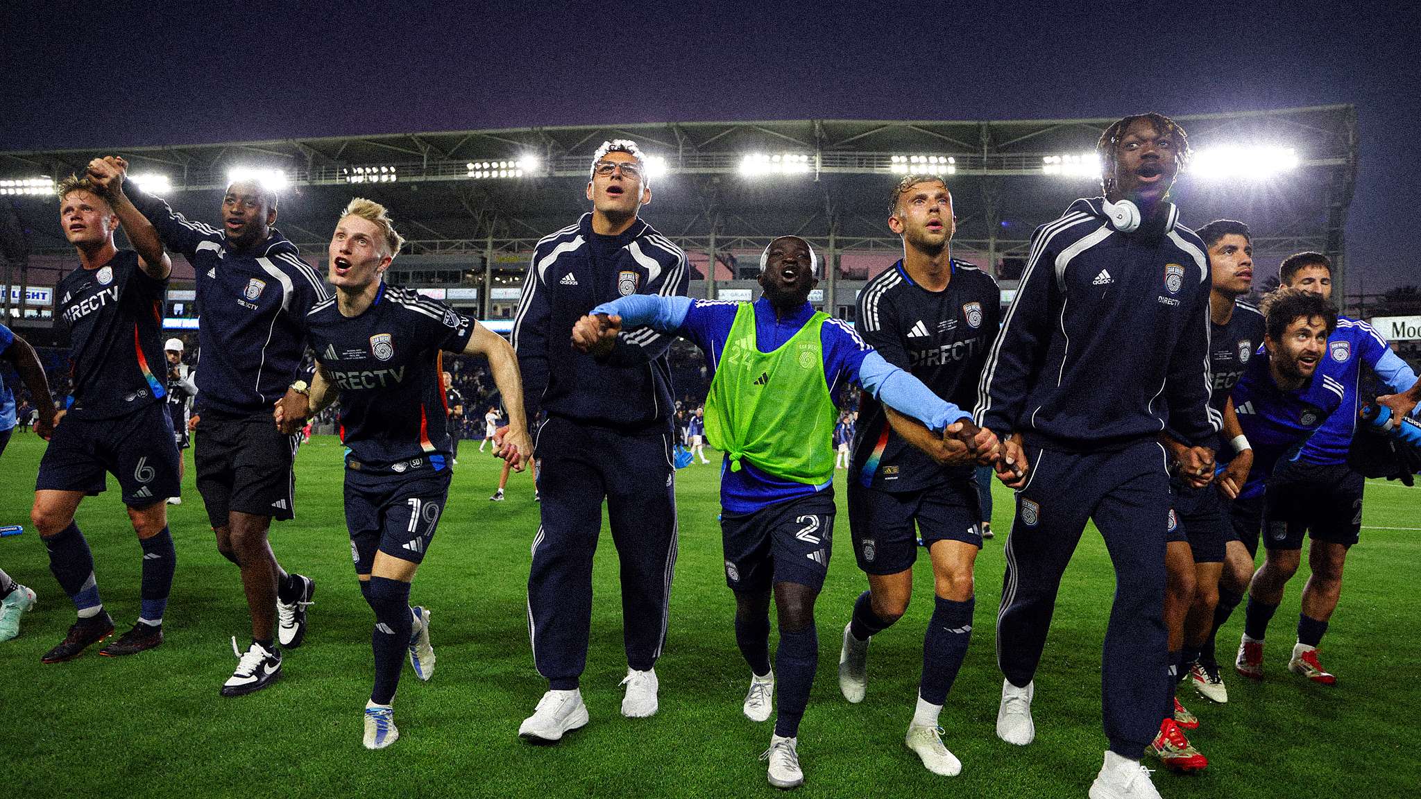 戰勝牛津聯 戰勝牛津聯